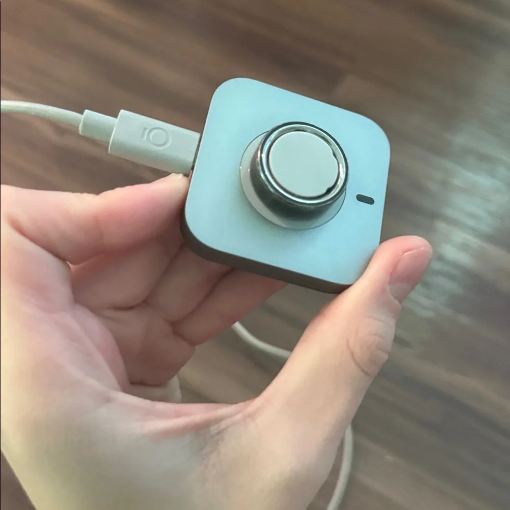 Nice ring; size 8 color stealth, comes with charger - Picture 2 of 4